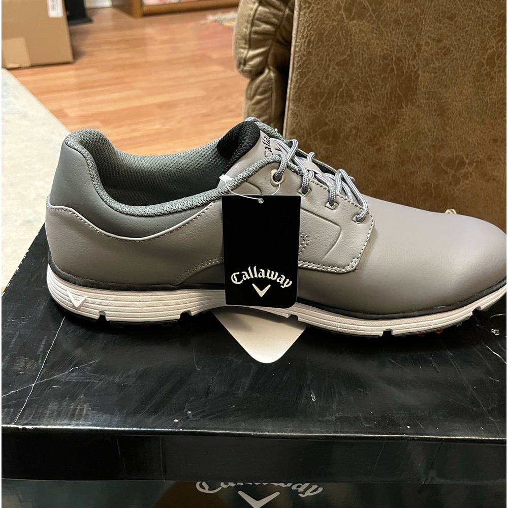 Golf shoes